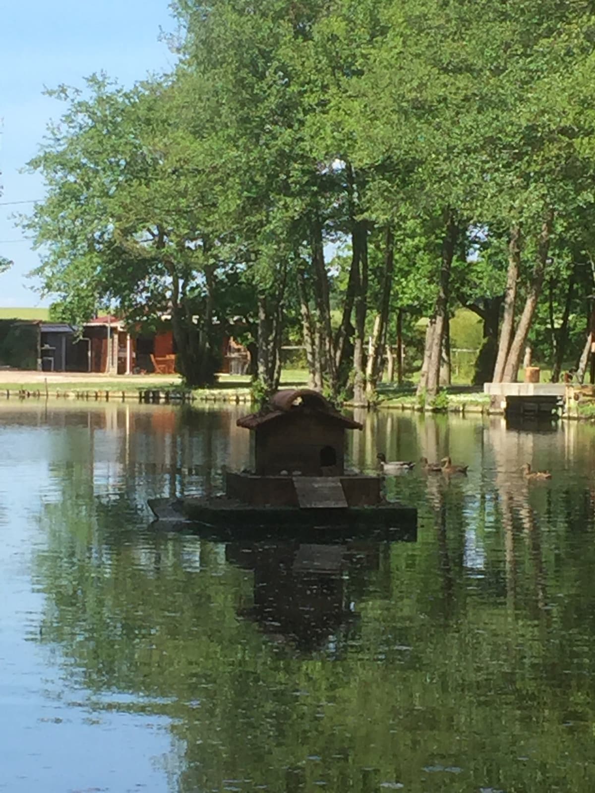 baie de Somme带钓鱼池的小屋