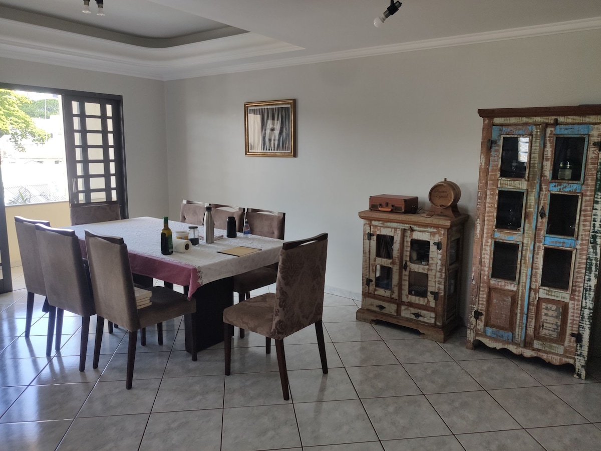 Quarto _ Ar-condicionado split/Banheiro Exclusivo