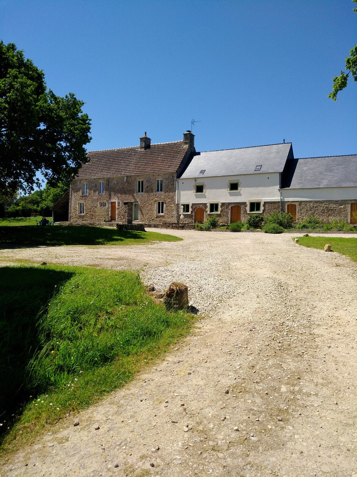 Beautiful Normandy Farmhouse (Blue) (for2)