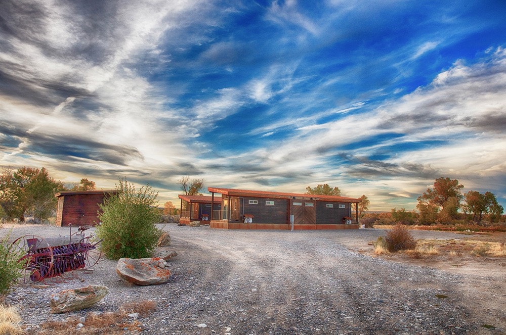 C2: Modern cabin on working cattle ranch/hunt club