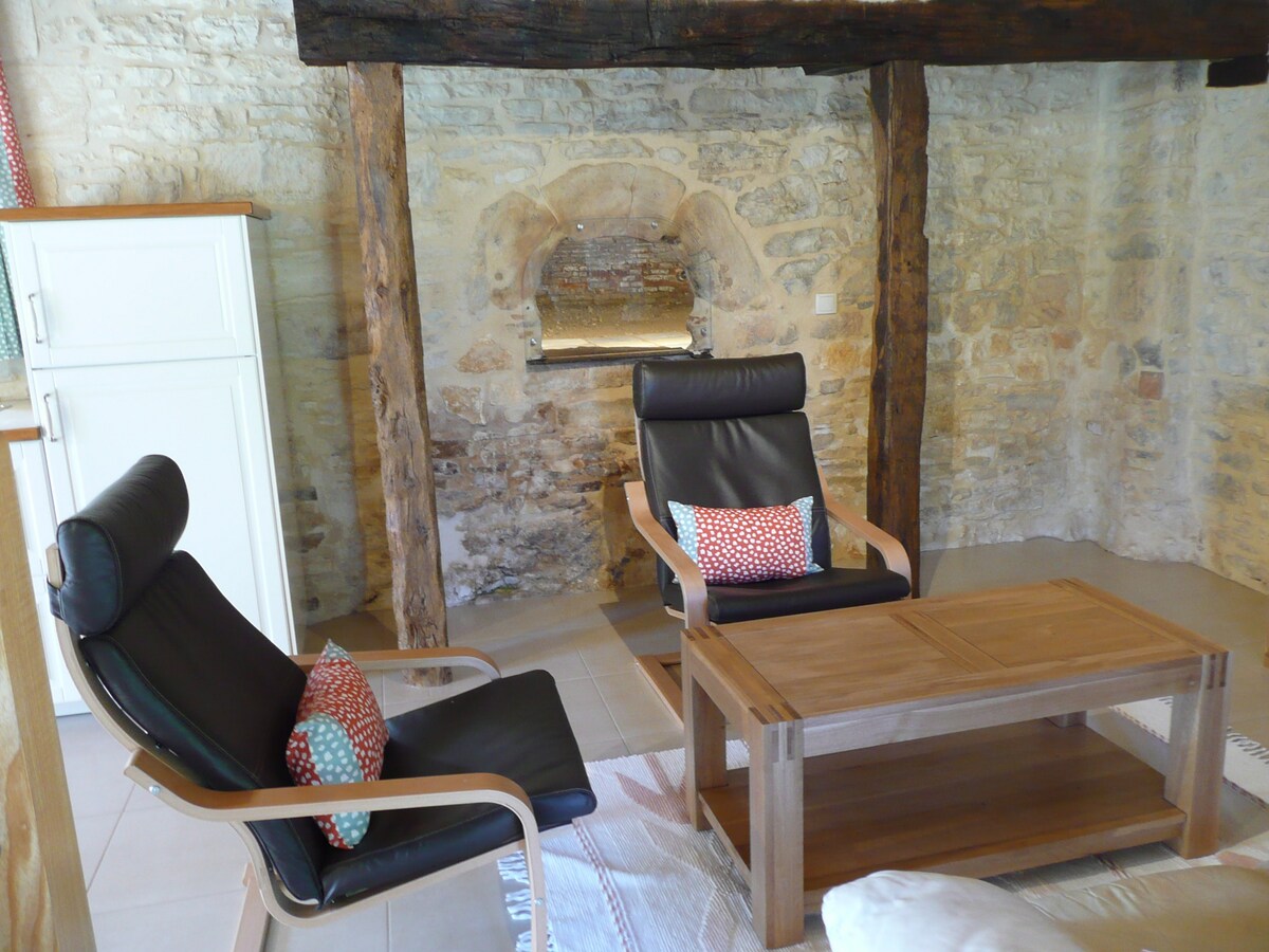 Charming converted bakery near Sarlat, heated pool