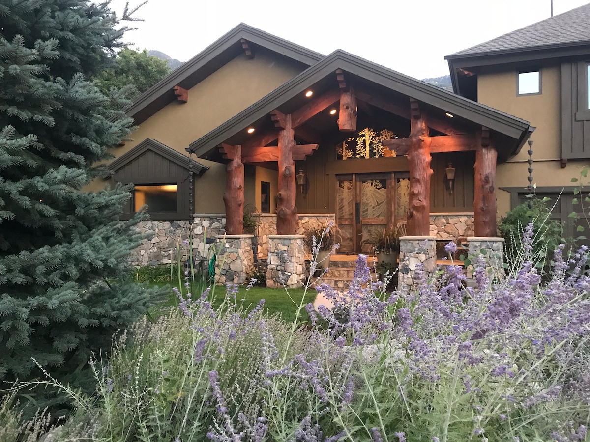 One of a kind Ski Chalet minutes to Snowbird/Alta