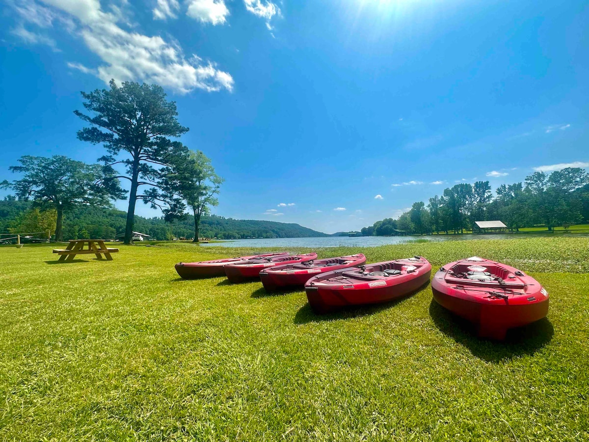 Spring Getaway at "Stilts" Hot Tub & Lake Access!