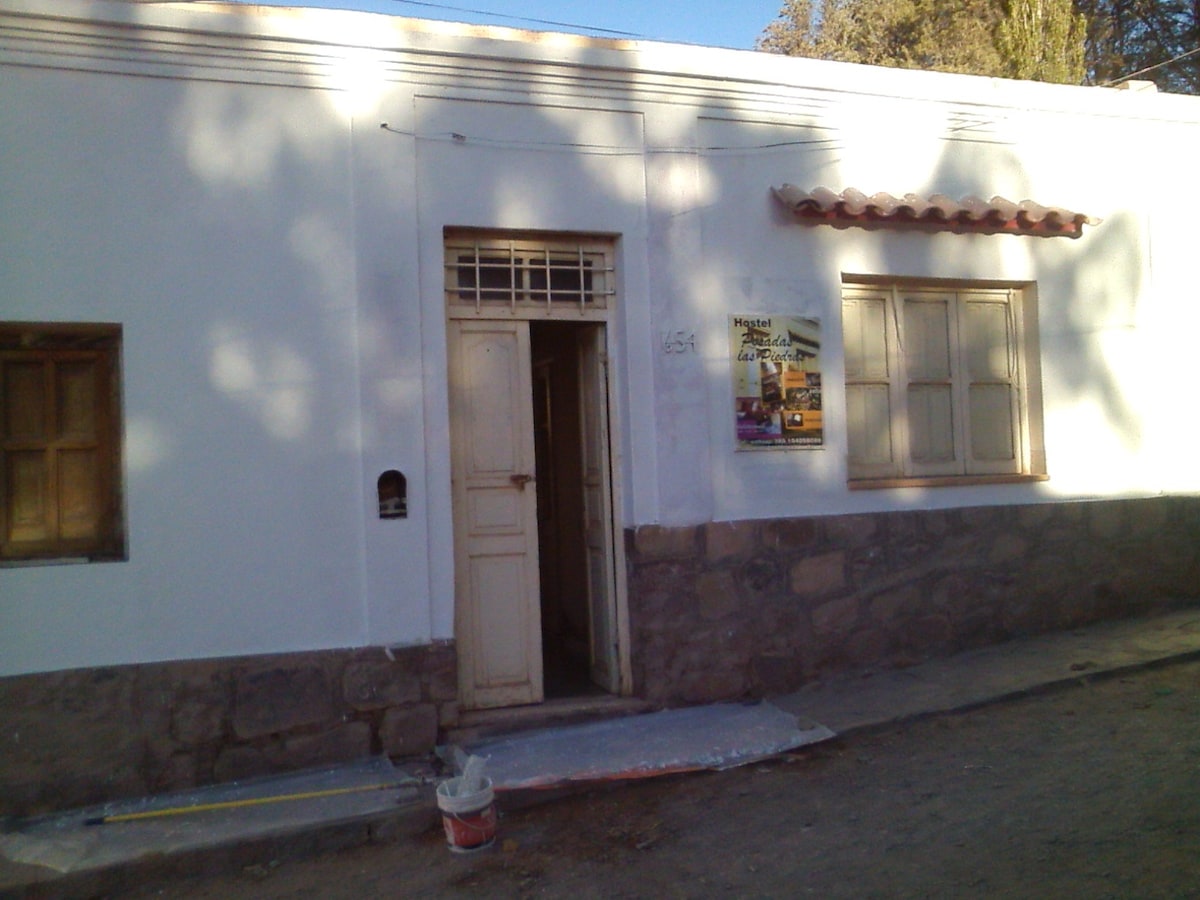 Hostel Posada las Piedras (h 2 priv. bañ.compart.)