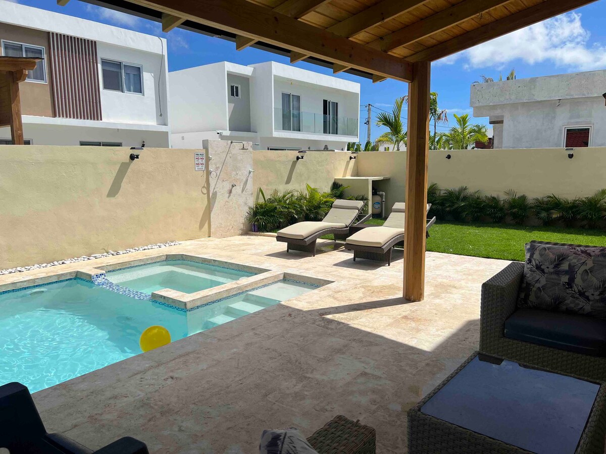 G&G Villa Modern Home With Private Pool & Jacuzzi