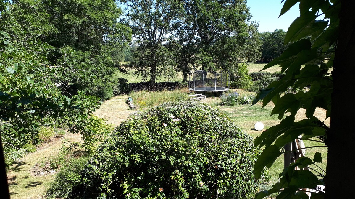 Maison de charme, piscine, terrasse, jardin,calme