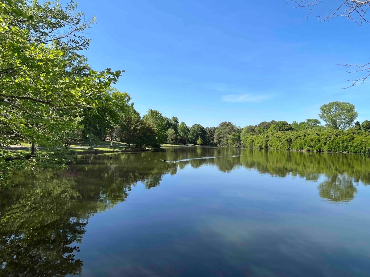 Beautiful and Serene 5BR Oasis with Private Pond