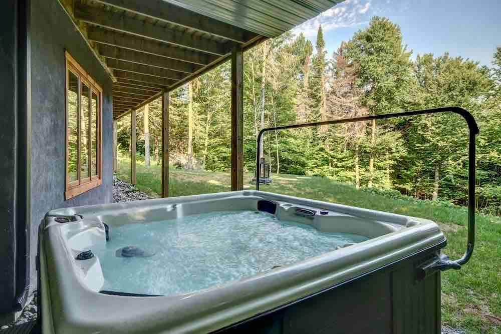 令人惊叹的度假木屋-湖泊、私人热水浴缸、台球桌