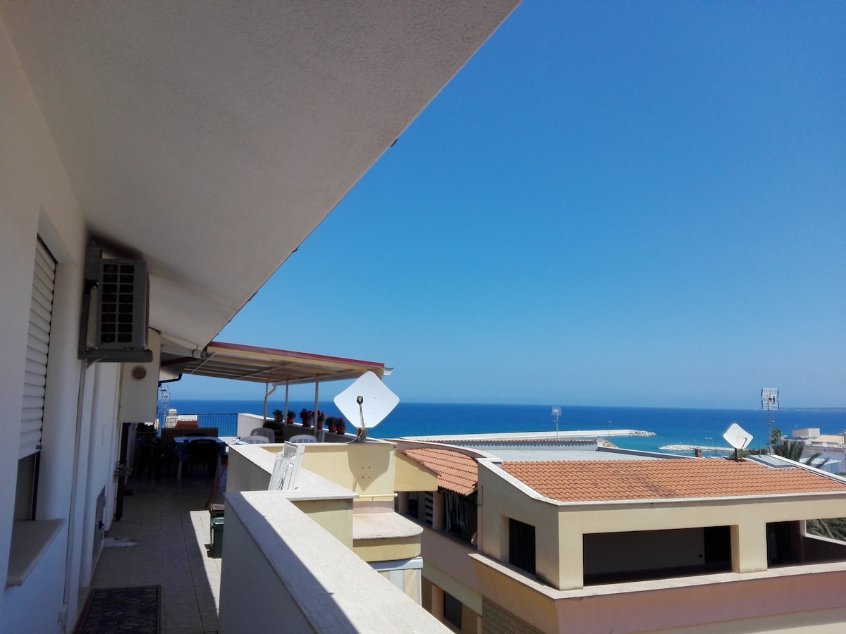 Casa Fabiana美妙的顶层公寓，可欣赏海景