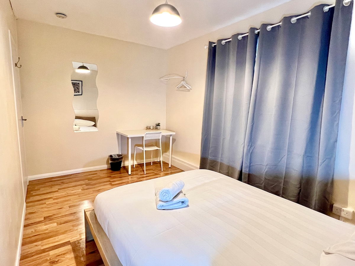 Cute comfy room Central London.