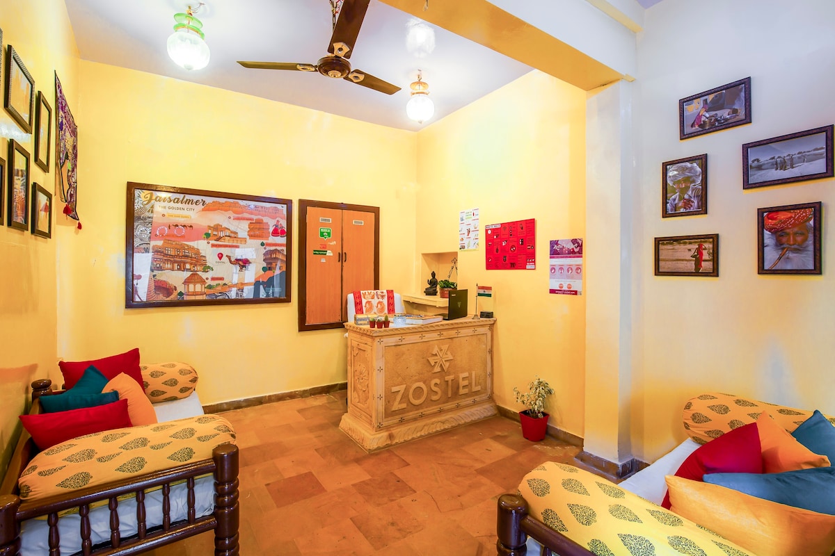 Zostel Jaisalmer | 6床混合宿舍的床位