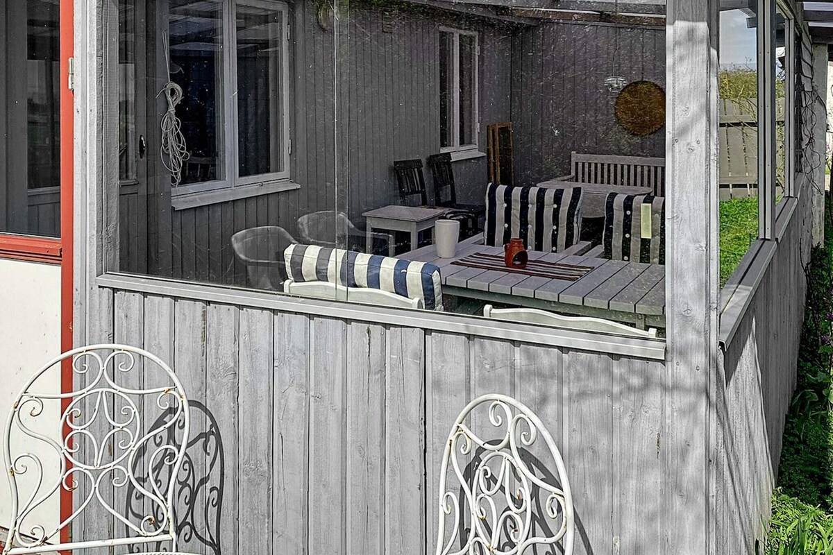 6 person holiday home in löttorp