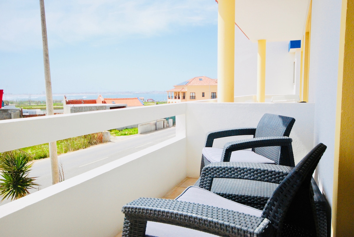 Baleal beach, Sunny balcony, Shared pool - B