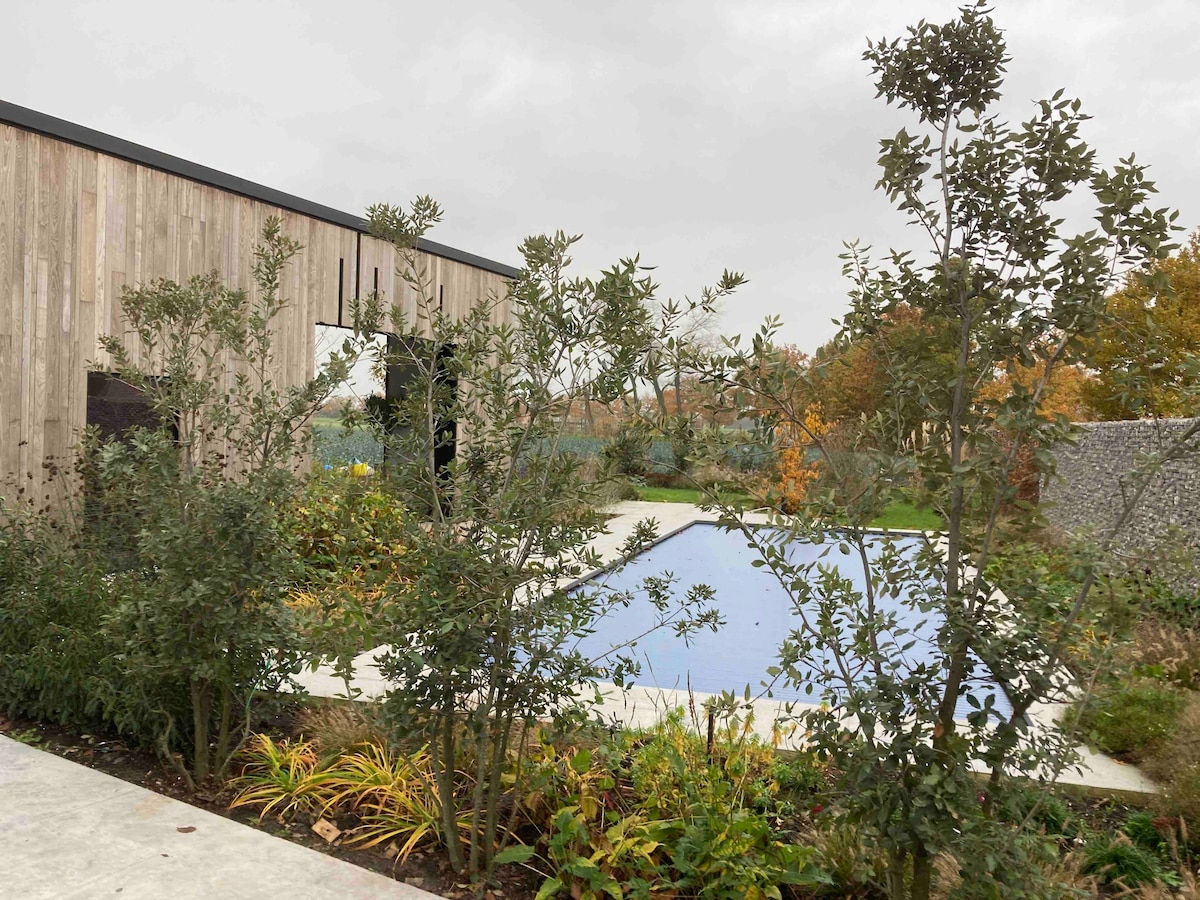 Industrial guesthouse with wellness & pool