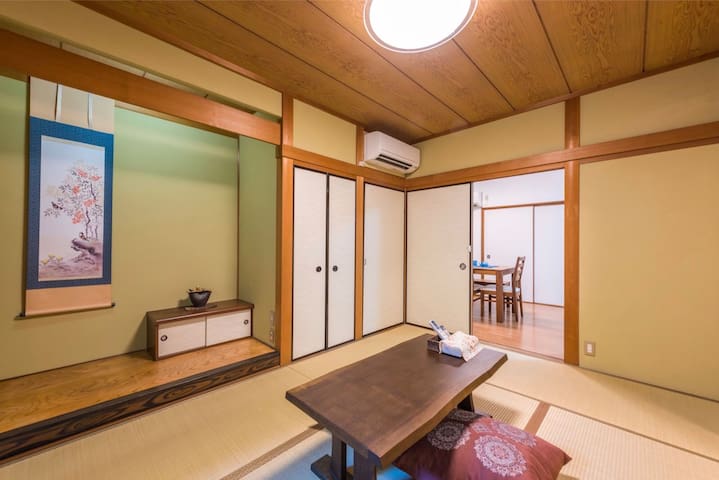 京都车站旁进能观光购物,退则居馆安寝.