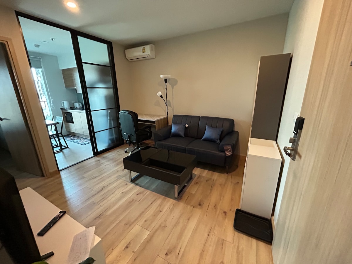 Cozy apartment: 0m to MRT station