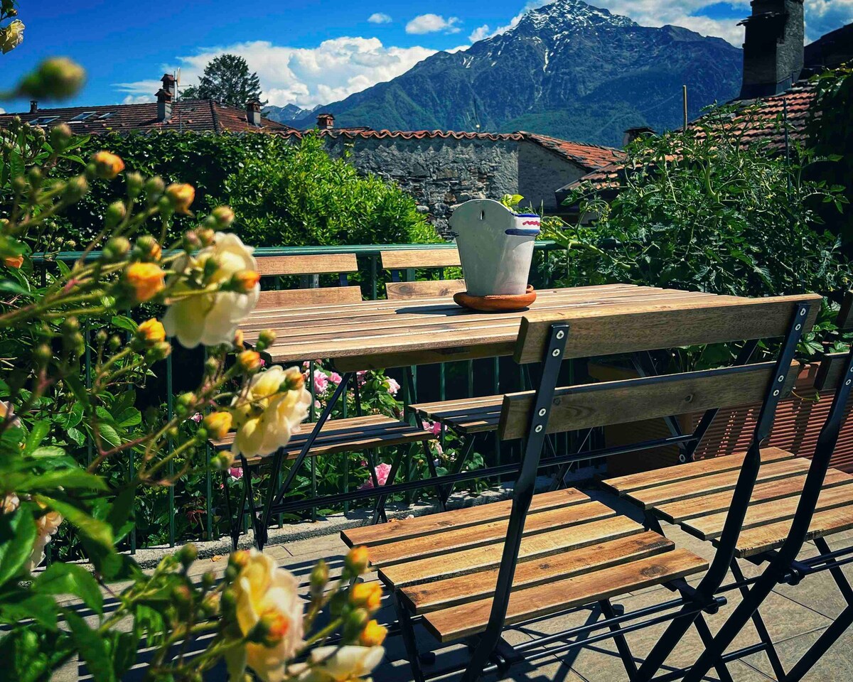 Casalago. Casetta con terrazza nei vicoli romani.