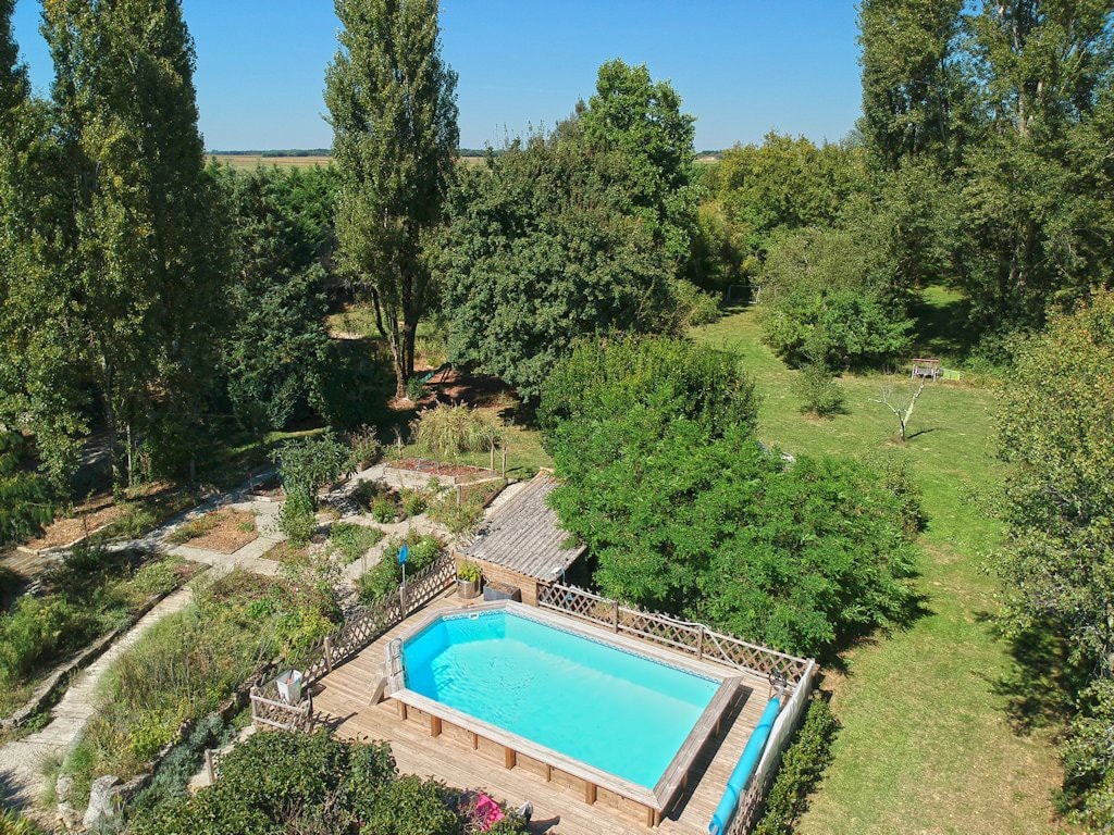 gites123soleil-Tilleul -游泳池Charente Maritime