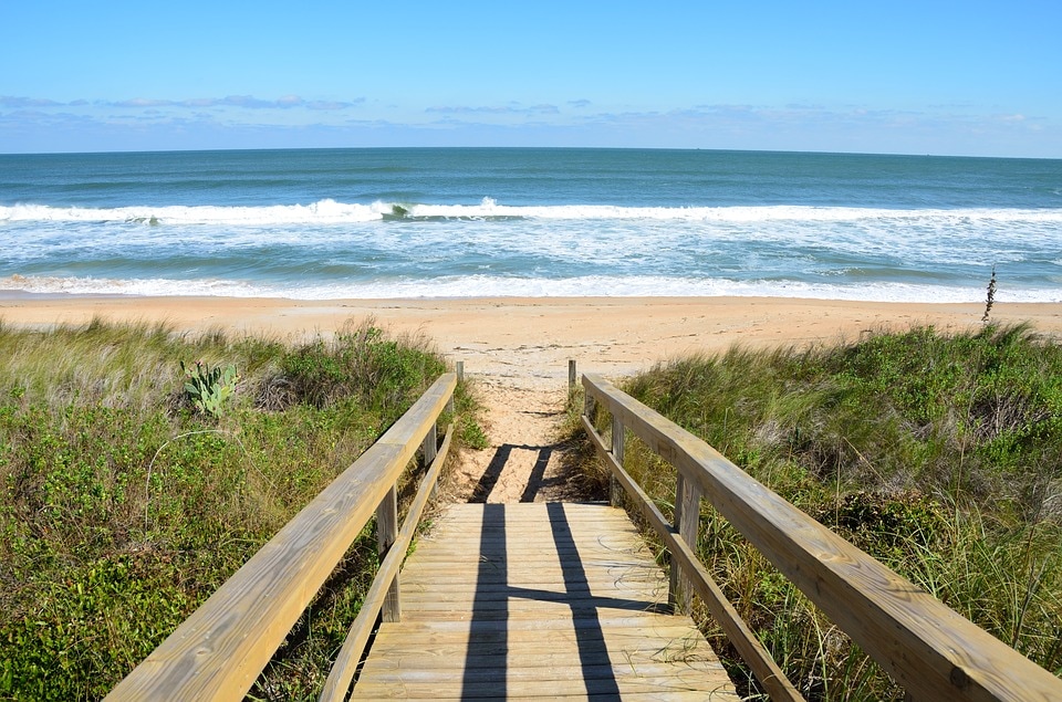 Beach cottage with unspoilt sundowner views.