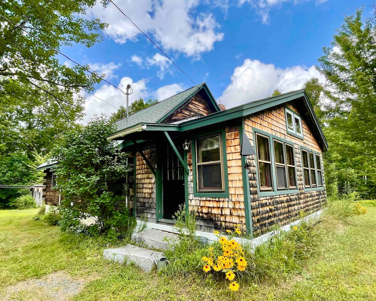 Maine getaway! Peaceful, cozy cabin in the woods