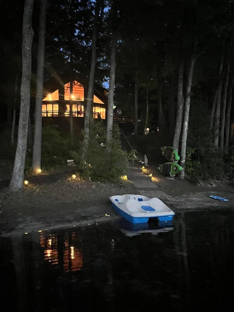 *Lake Haus* on smaller and relaxing private lake.