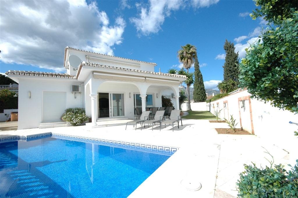 私人别墅，温水泳池。Puerto Banus Marbella