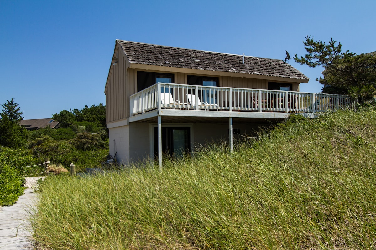 Cape Cod Spectacular Waterfront Cottage