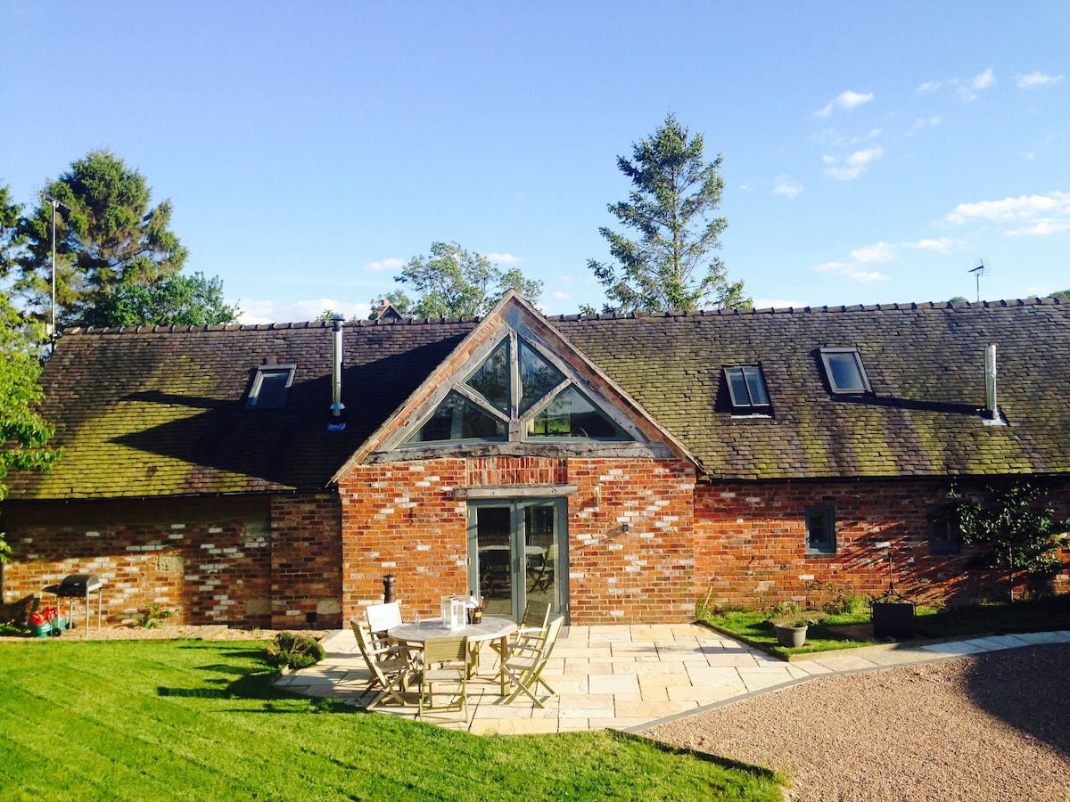 Contemporary Barn Conversion with large hot tub