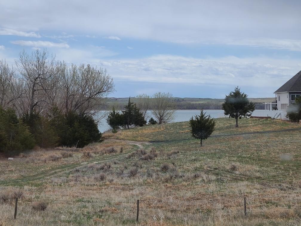 * *在麦克湖（ Lake Mac ）待在家中* *