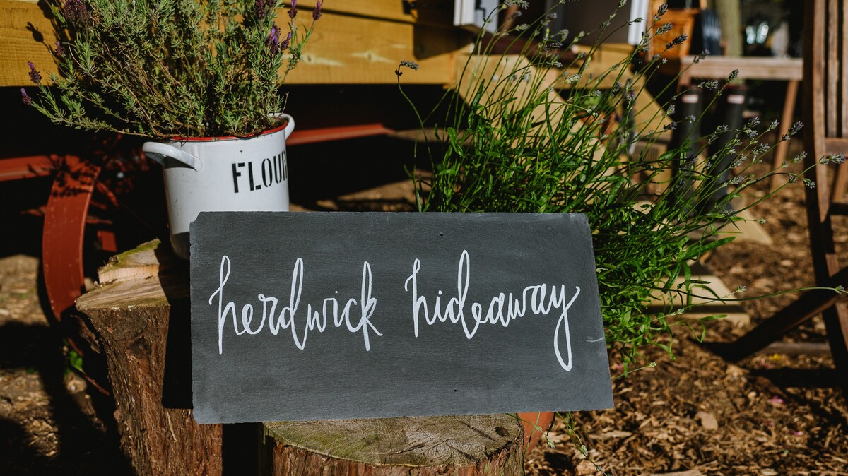 Godwick Shepherd 's Hut - The Herdwick Hideaway