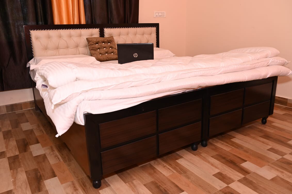 In-Vogue Homestay- 2 BHK Group of 4 Adults