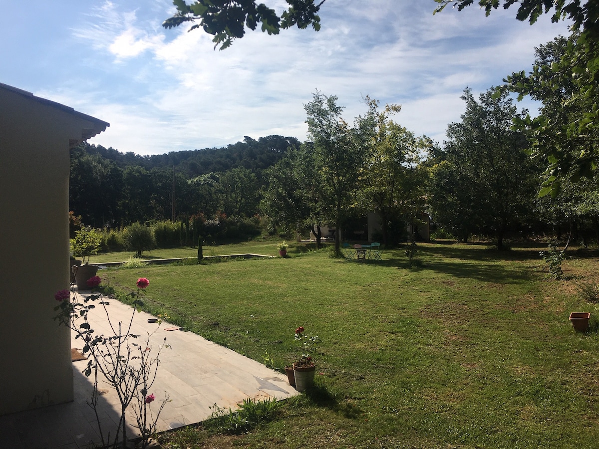 Villa provençale en campagne près Aix en Provence