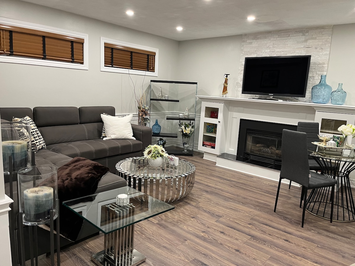 Cozy Basement Near Lakeshore