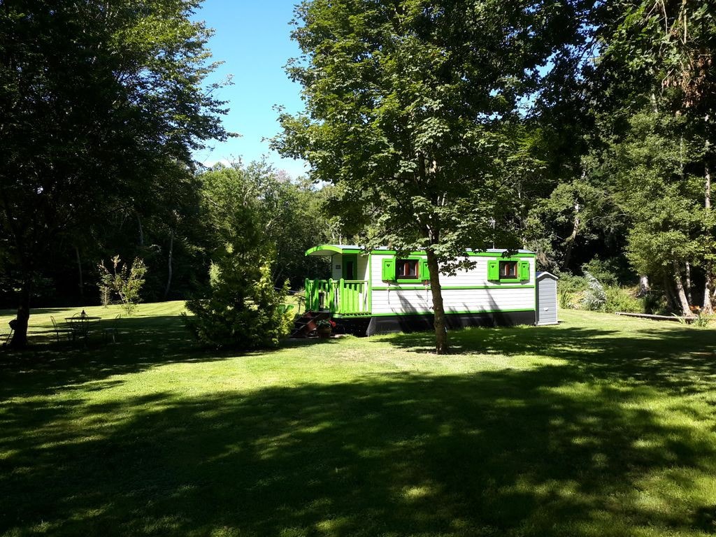 Roulotte avec SPA et pêche sur étang.