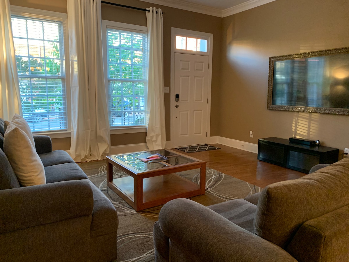 Lovely 2-bedroom townhouse in downtown Greensboro
