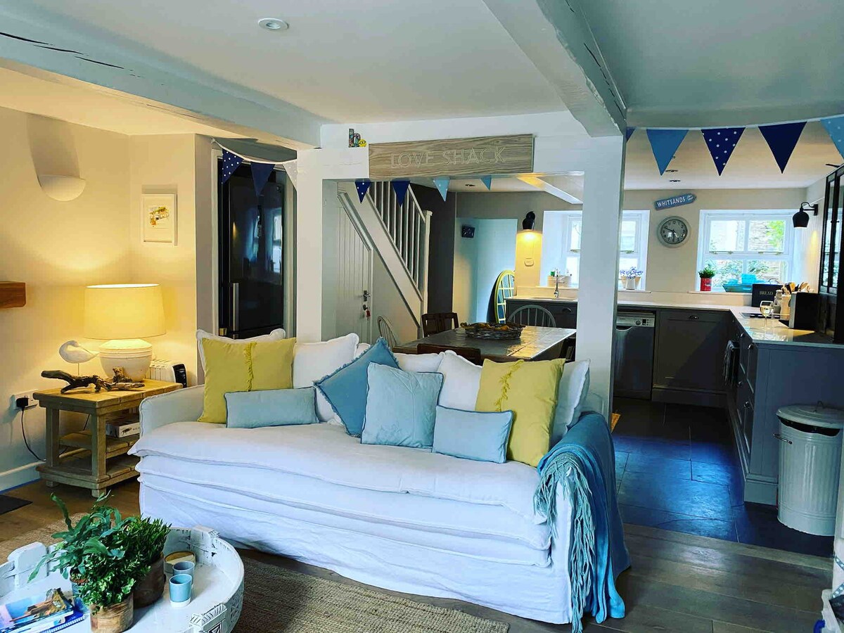 Holiday Cottage by the beach in Cawsand, Cornwall