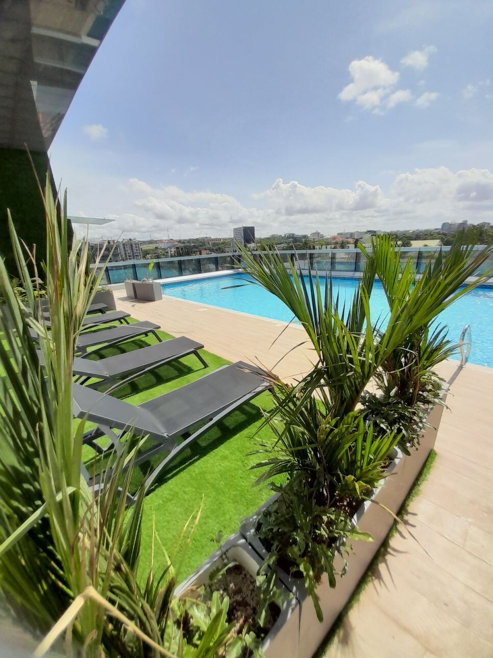 Cheerful  1- bedroom Villa with a pool At Airport