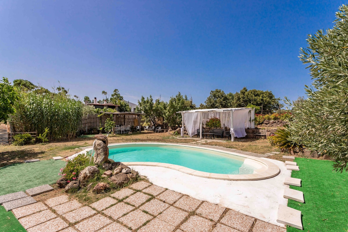 Casa in campagna con piscina (IUN R7876)