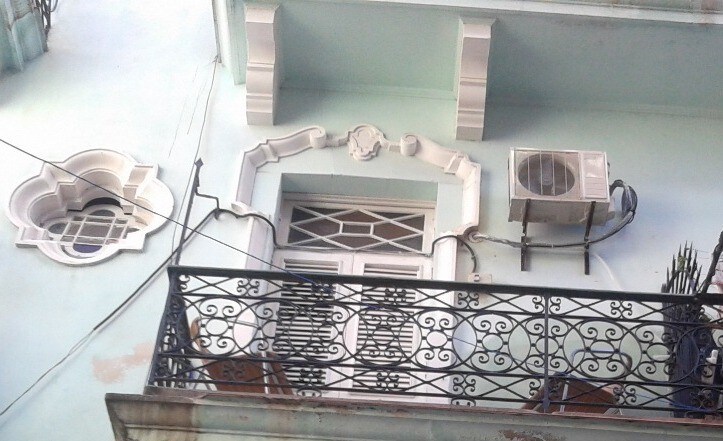 哈瓦那老城的殖民地公寓