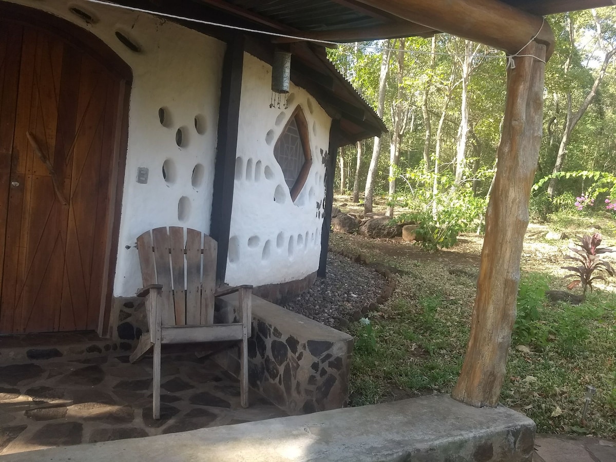 Finca Mystica : Beautiful Shared Cob Jungle Dorm