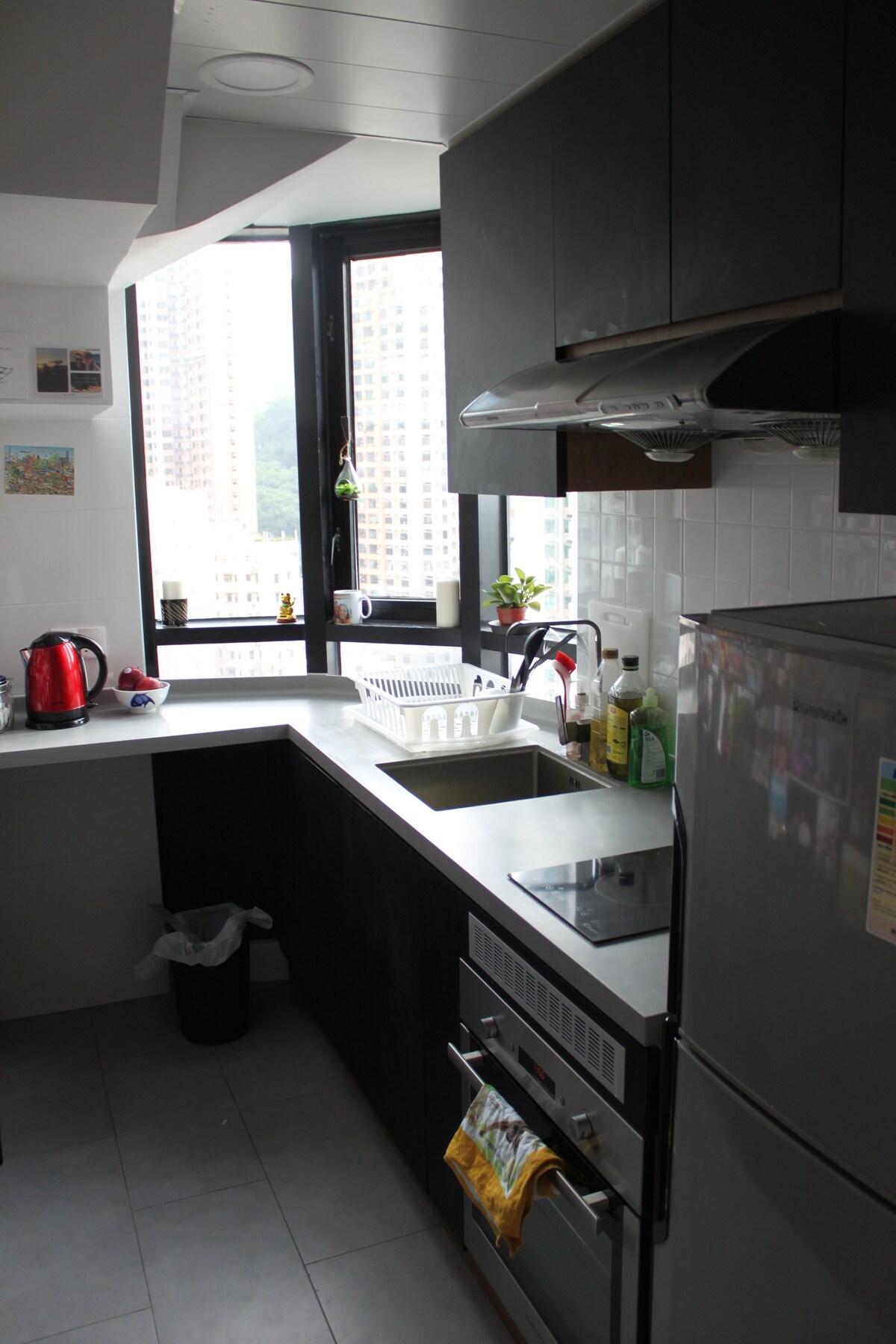 Light Sai Ying Pun split level flat w/ great views