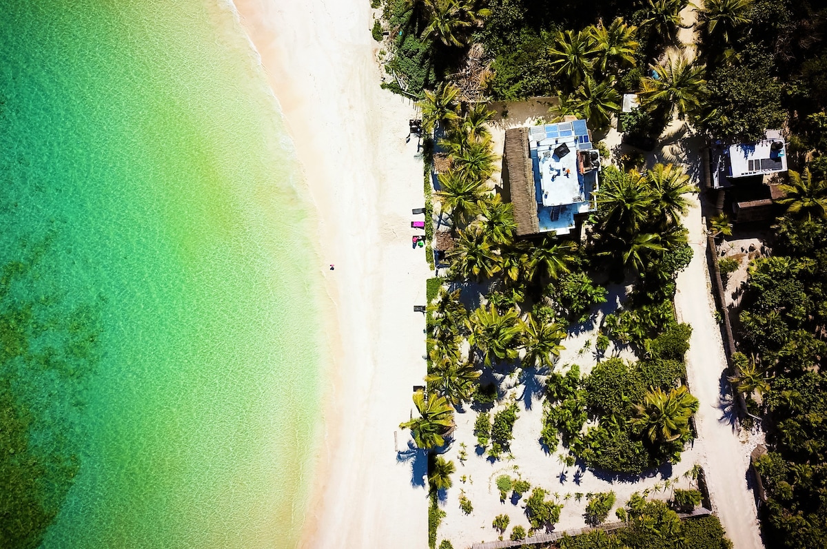 宁静的加勒比海滨，大蓝色阳台
