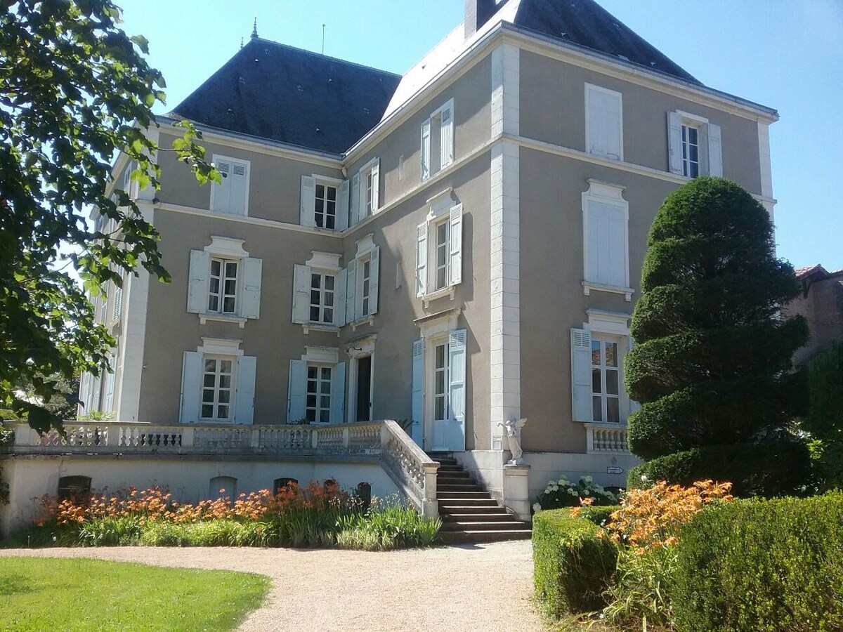 Chateau de Préty ，蓝色房间，位于