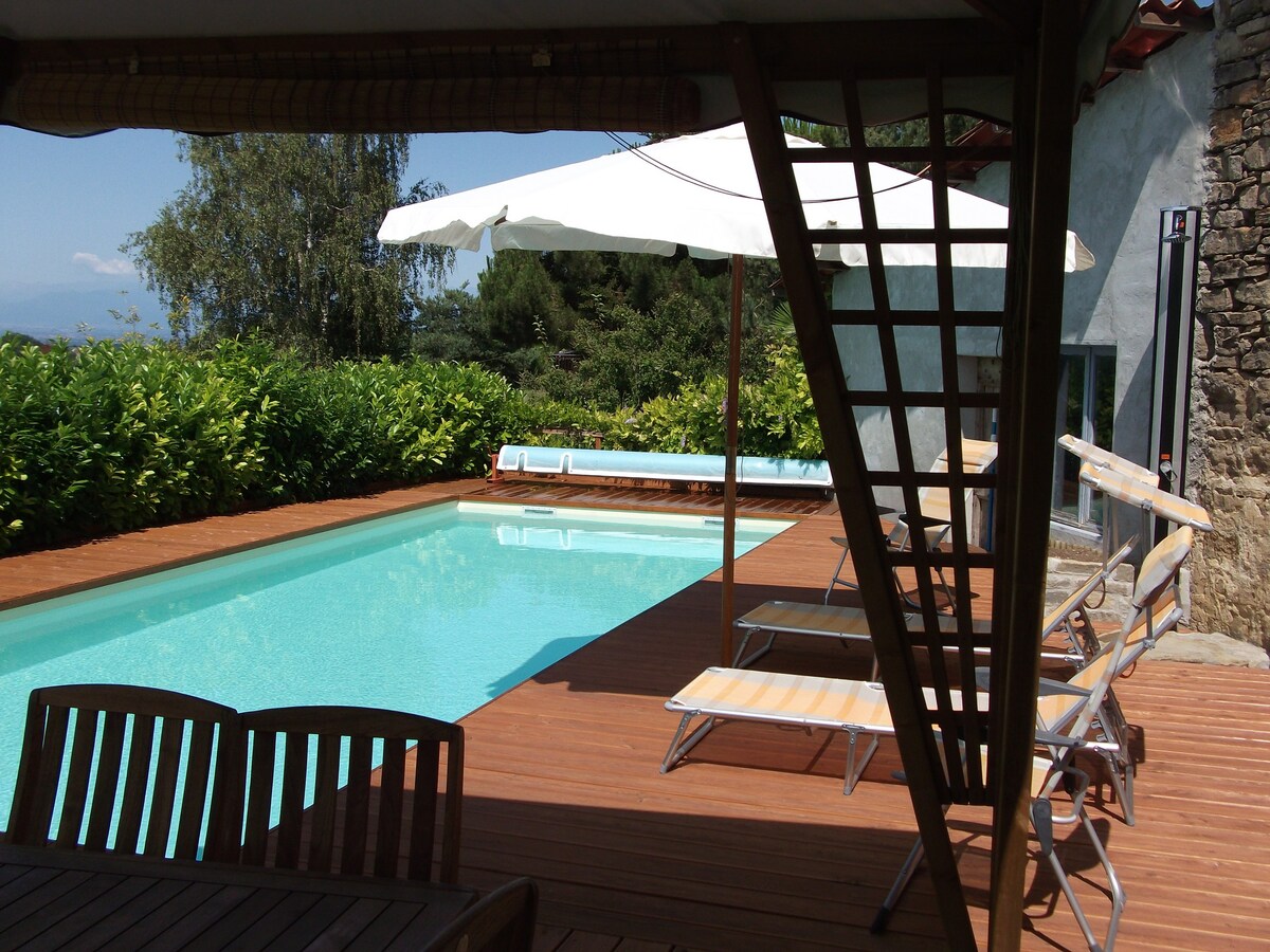 Casa indipendente con piscina privata nelle Langhe