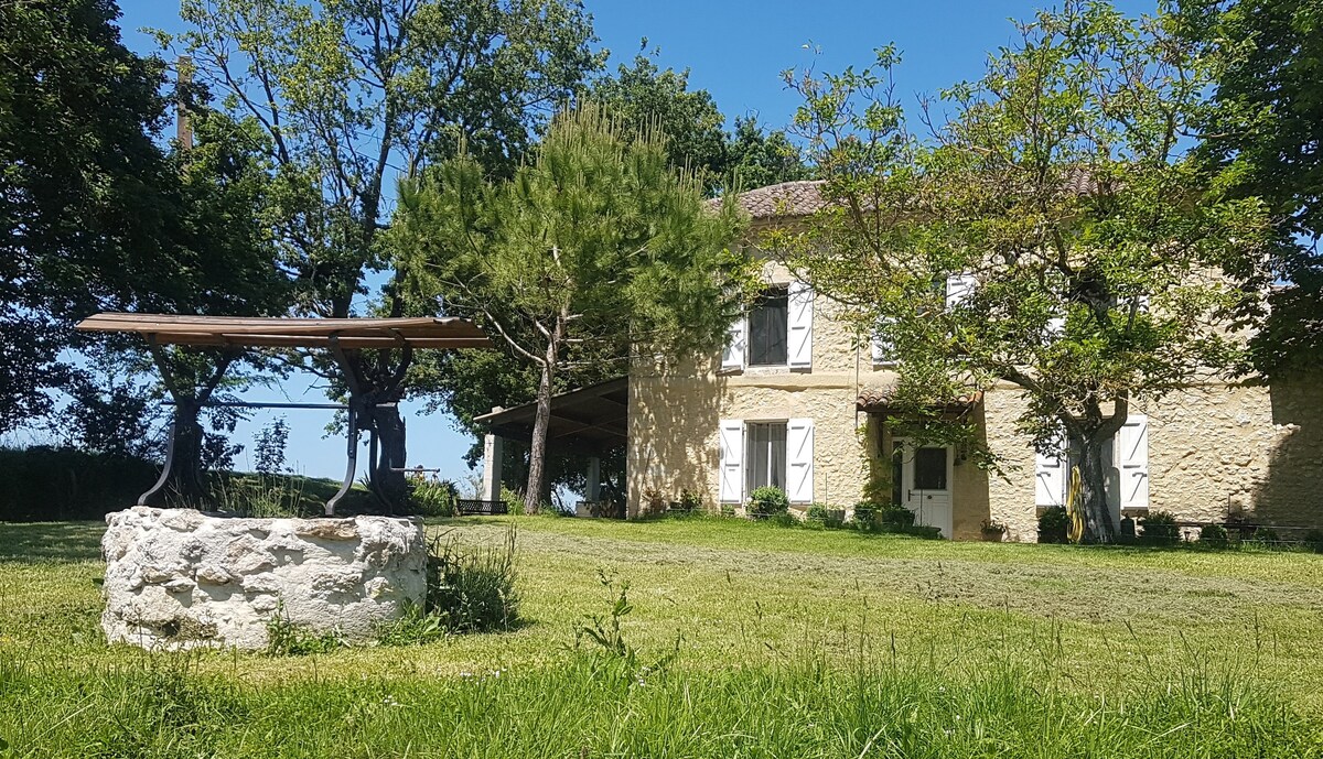 俯瞰乡村风光的石头小屋（ 11位房客）