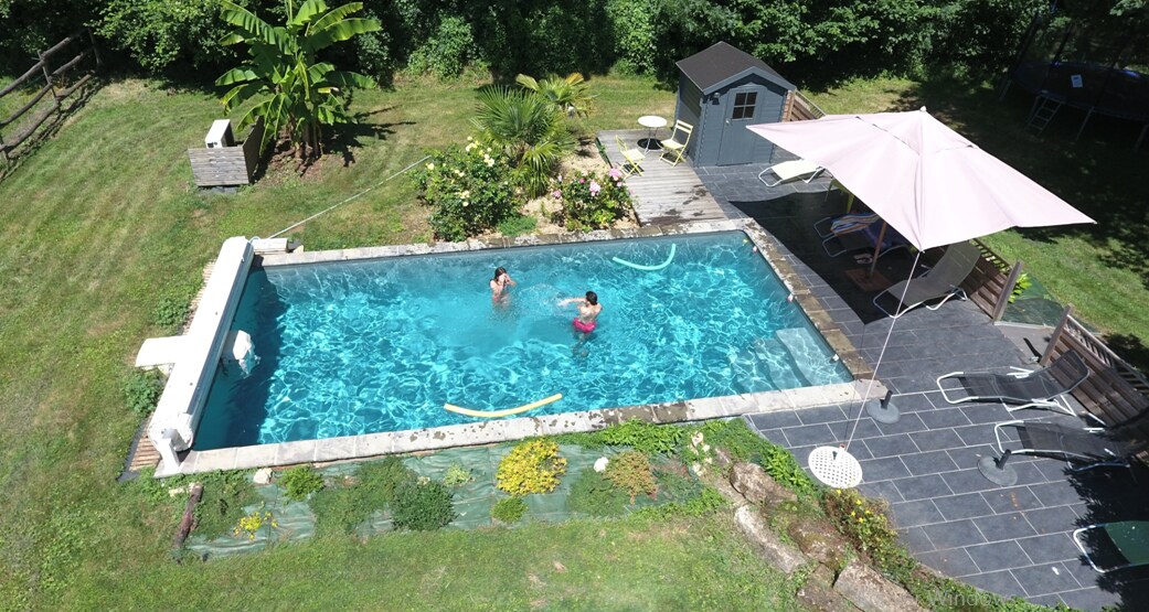 大型家庭房源-游泳池和花园