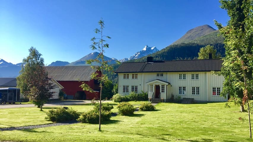 Isfjorden, Rauma的民宿