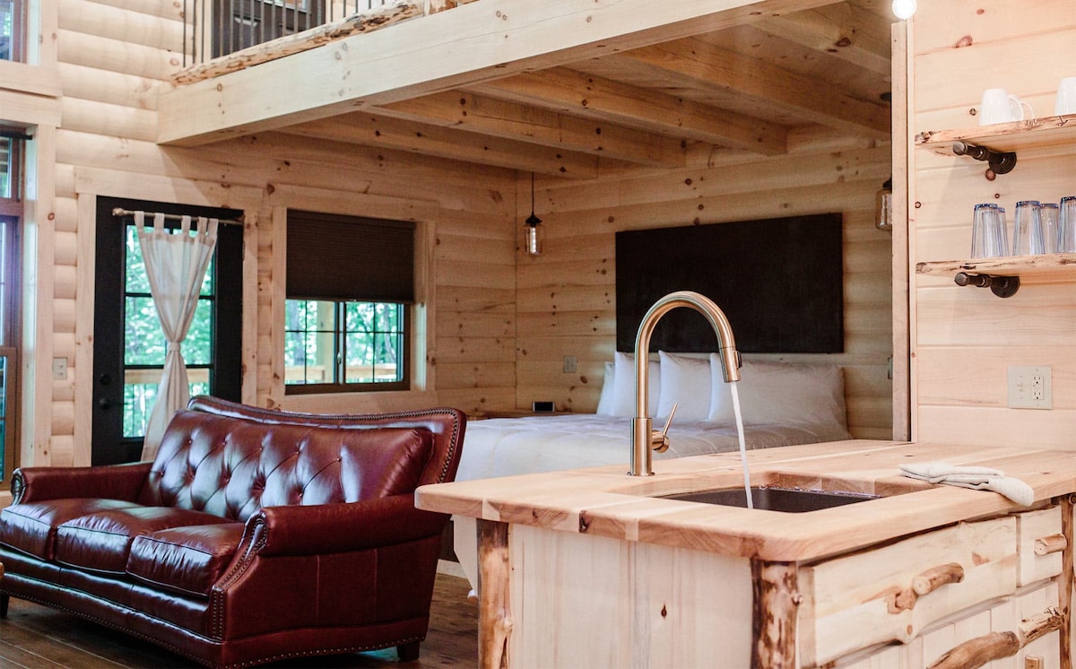 Luxury Treehouse Nestled in Trees of Amish Country