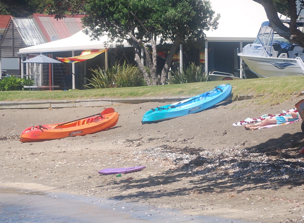 Absolute Beach Front -Tutukaka's slice of heaven