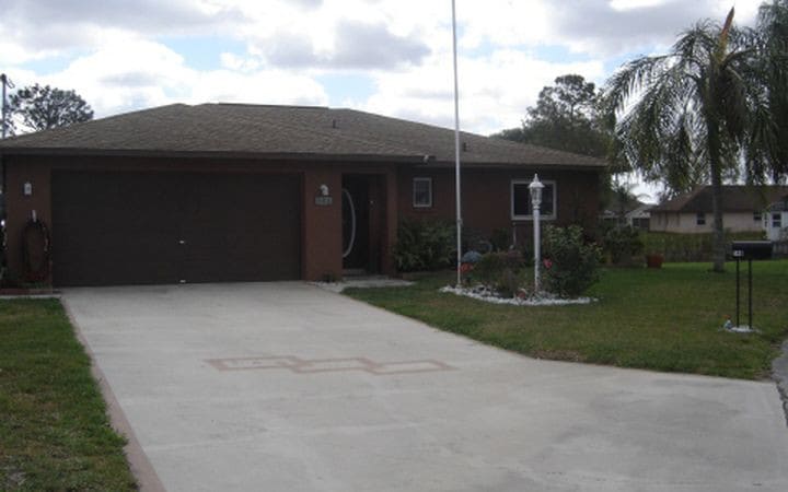 Lake Placid, FL with waterfront/canal & lake view.